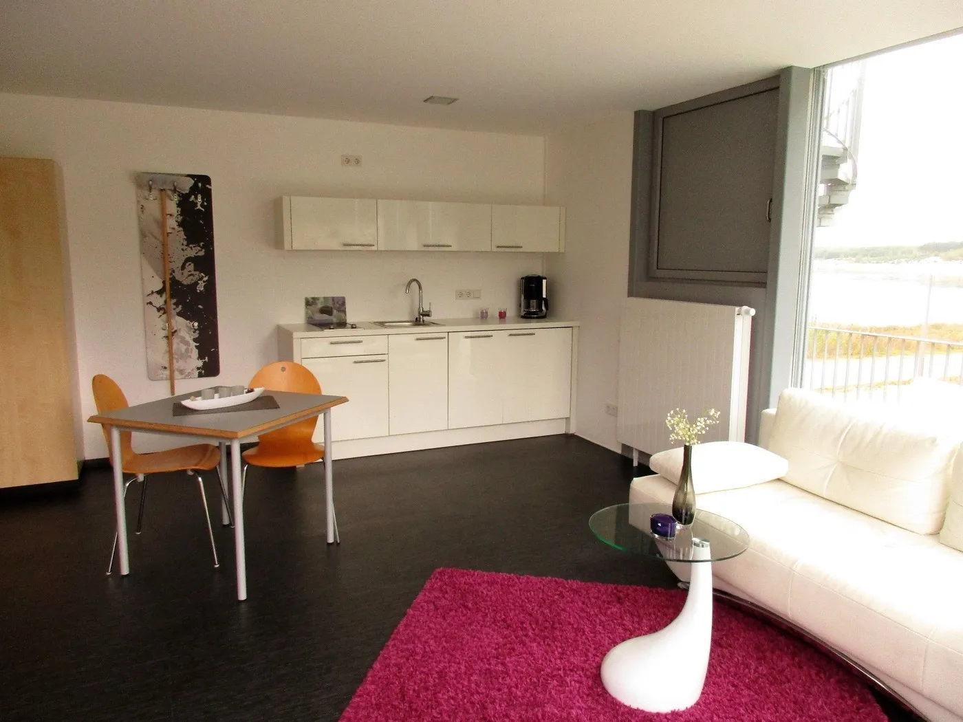Wohn- und Essbereich des Appartements Düne